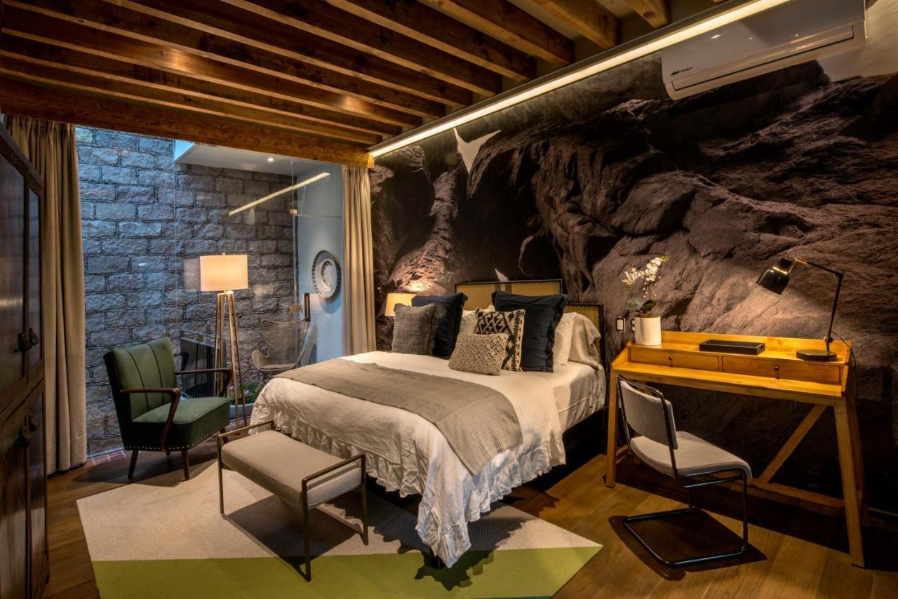 Deluxe King Suite