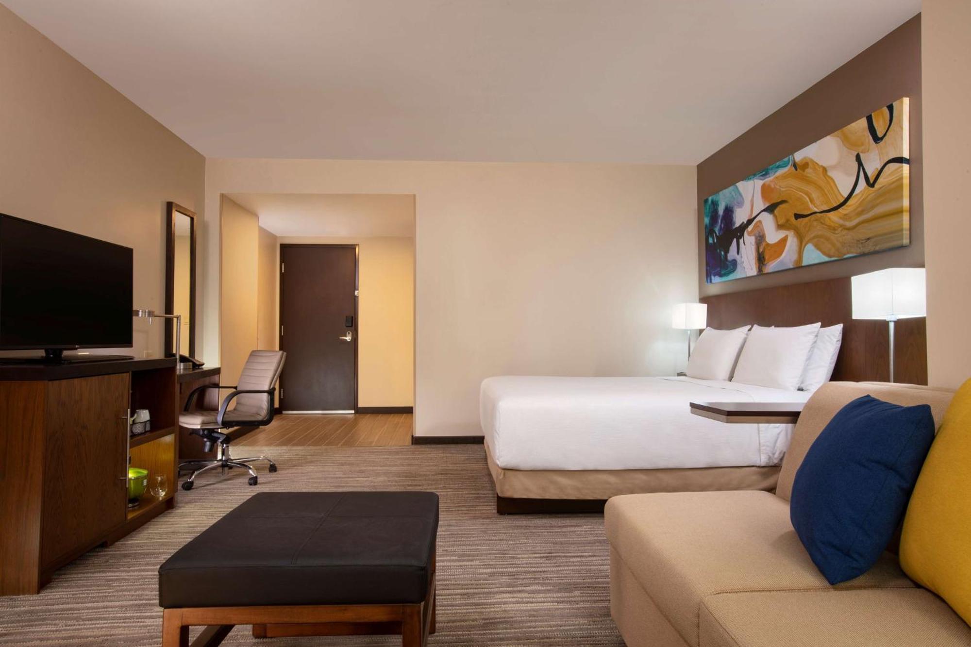 Habitación con cama extragrande y sofá cama - Planta superior