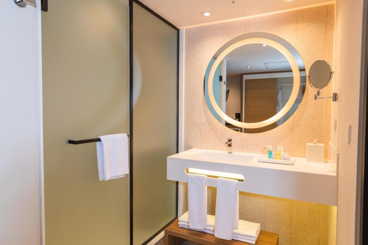 Suite Junior Deluxe con acceso directo a la piscina (3 adultos + 1 niño)
