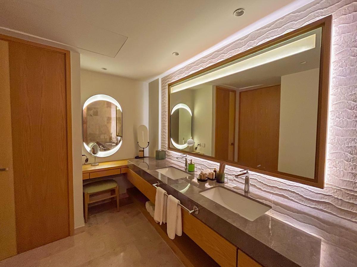 Suite Junior Serenity Club con vistas parciales al mar - 2 camas grandes