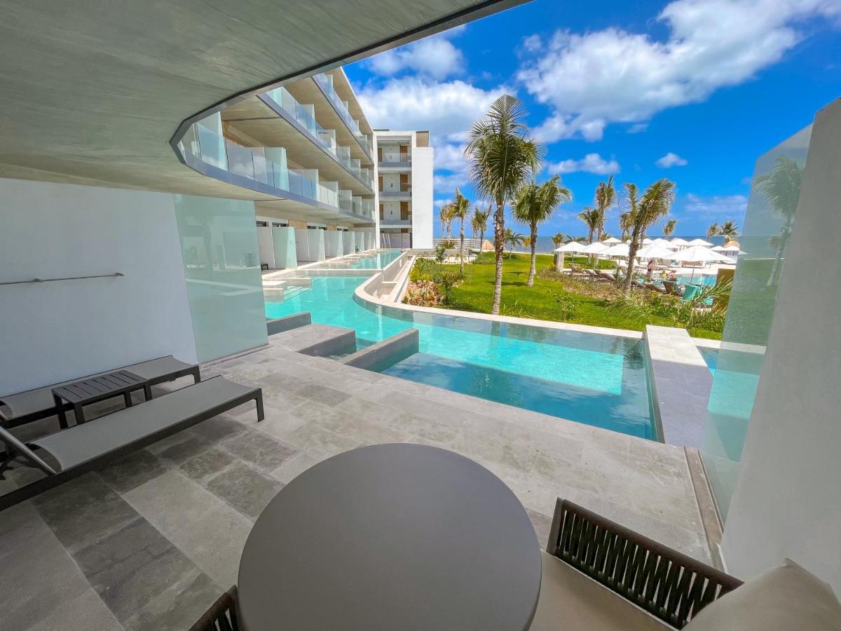 Suite Junior Serenity Club con vistas parciales al mar - 2 camas grandes - Acceso directo a la piscina