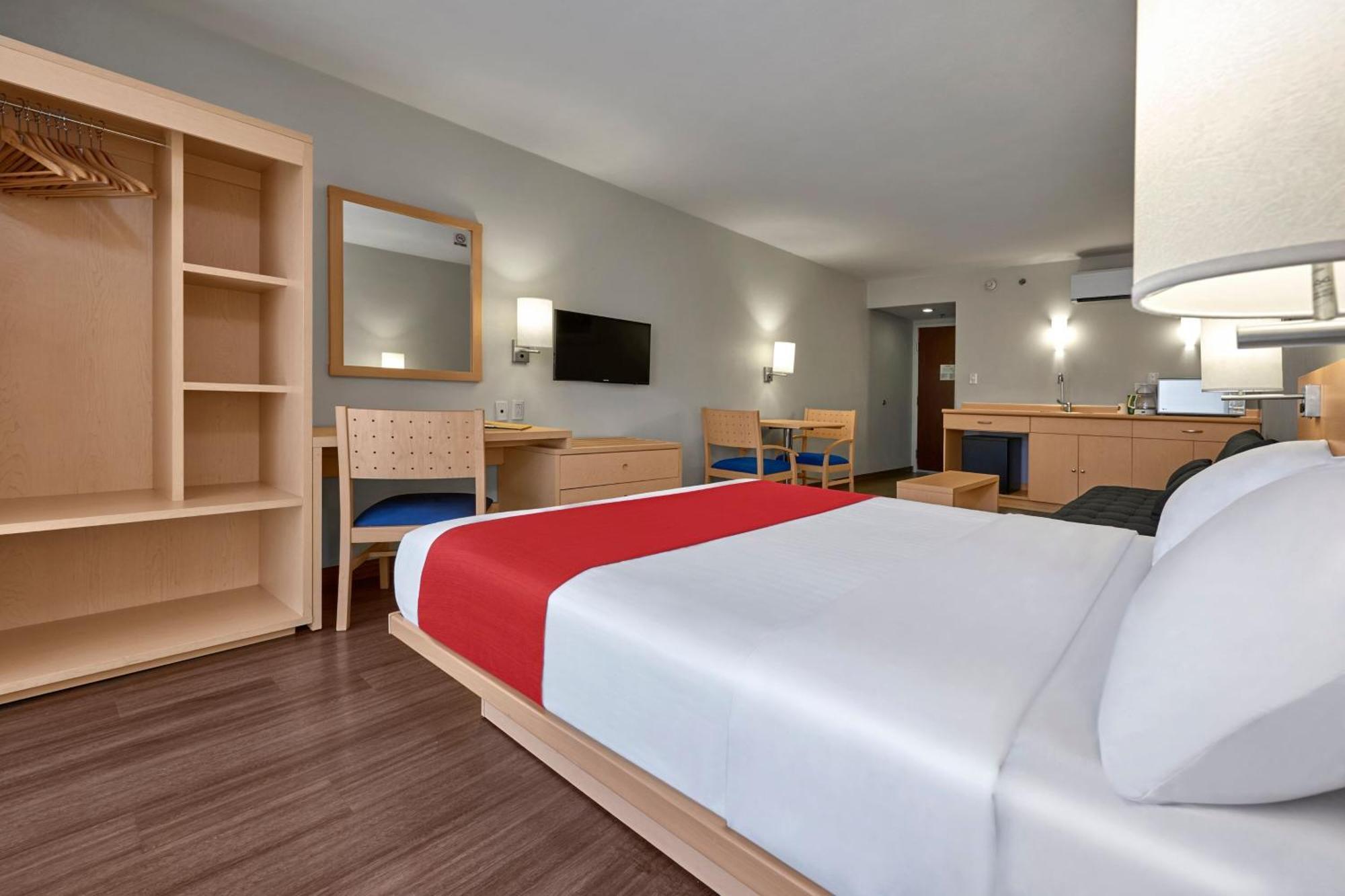 Quarto Queen Superior com Sofá-Cama