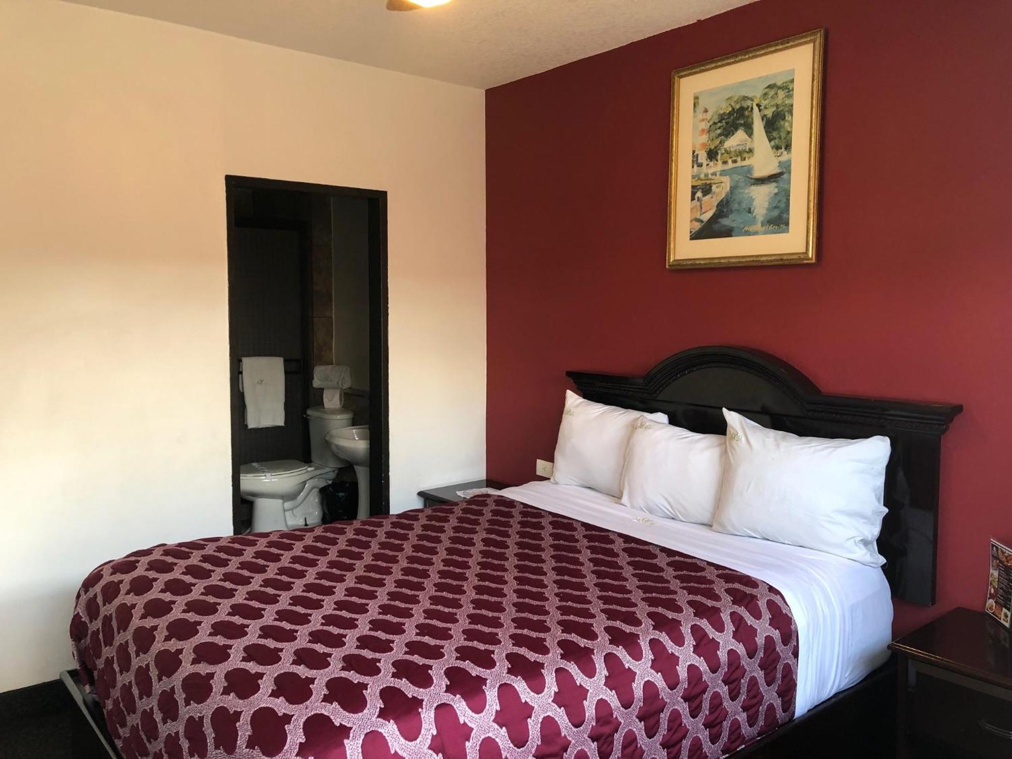 Standard Queen Room
