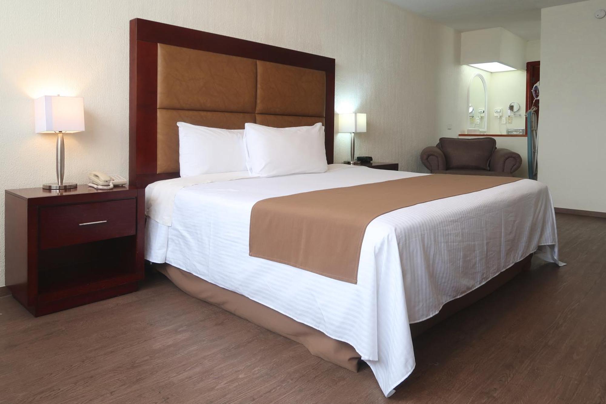 Superior Room 1 King,1600227977:JPEG