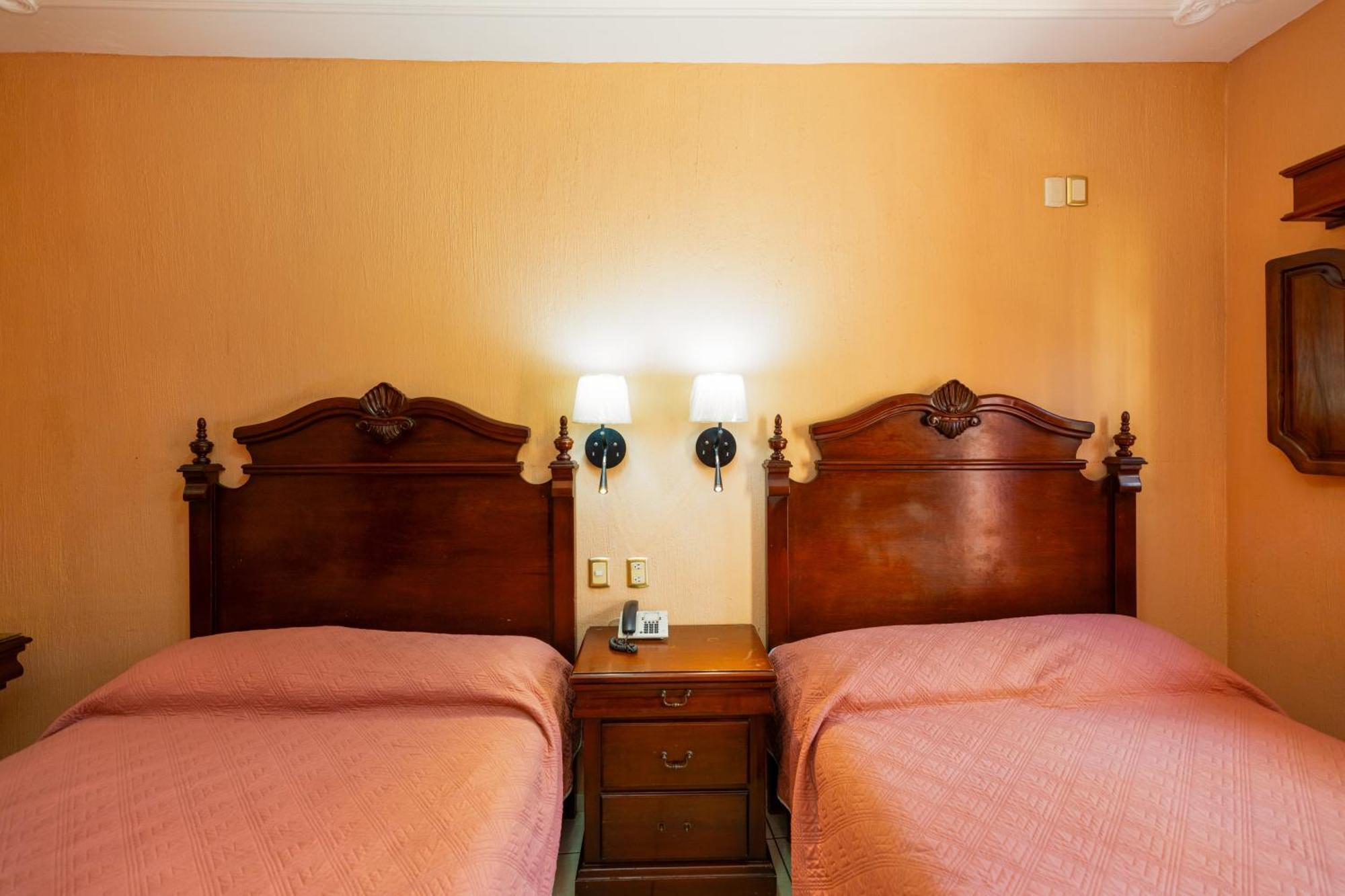 Quarto Duplo com 2 Camas de Casal