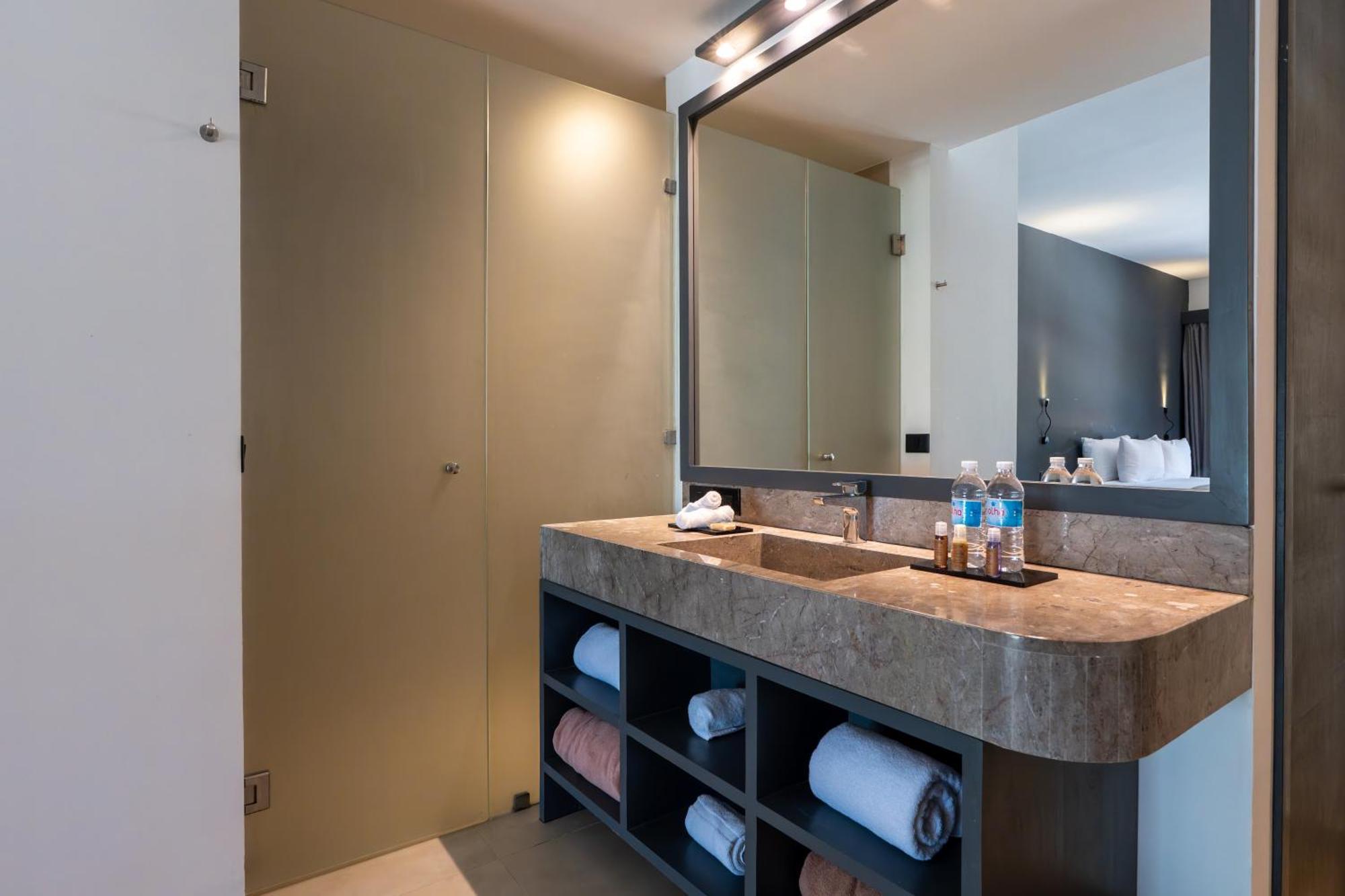 Deluxe Room,1663830796:JPEG