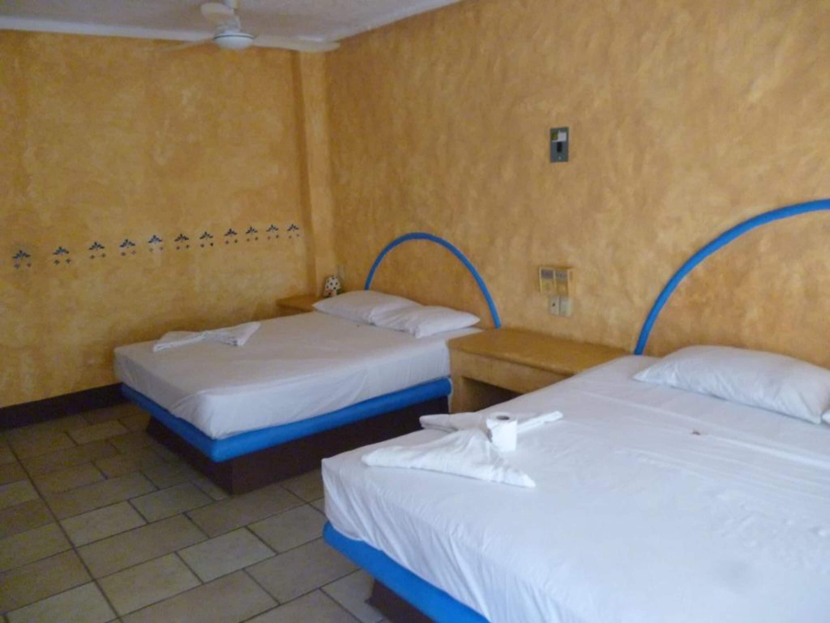 Double Room with Two Double Beds with Air Conditioning