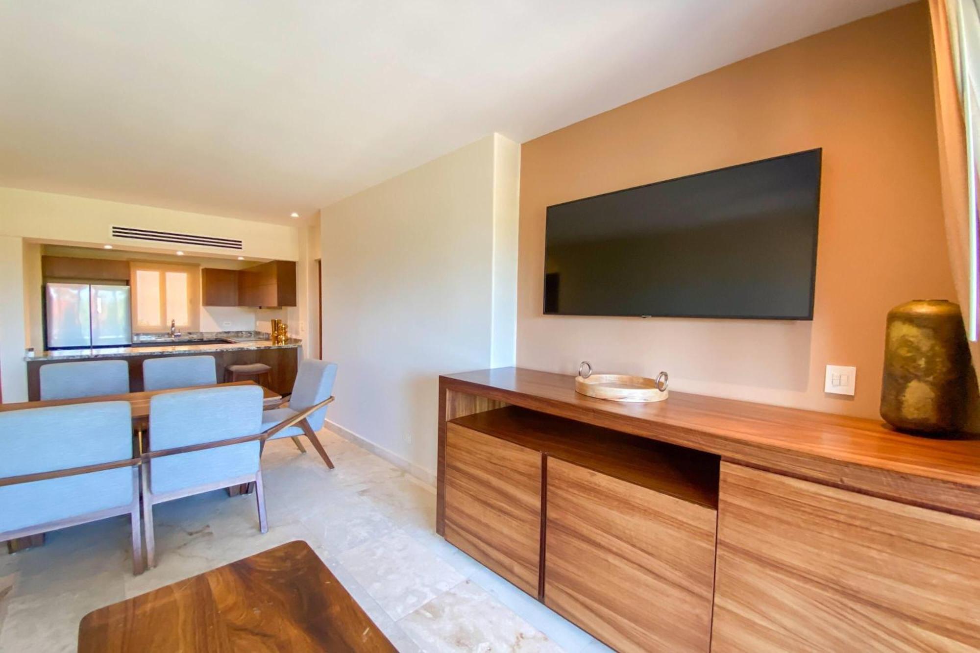 Oceanfront Villa One King Bed Two Double Beds Terrace or Non-Smoking,1743315071:JPEG