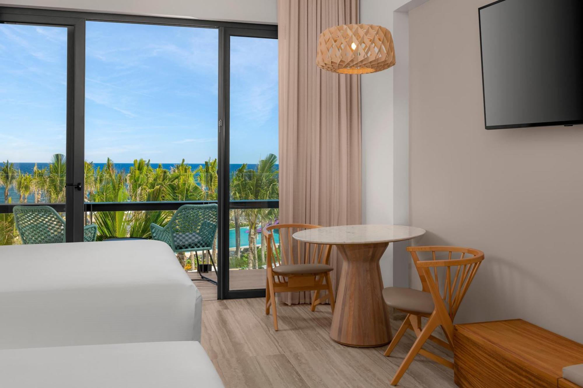 Zimmer mit 2 Queensize-Betten und Meerblick