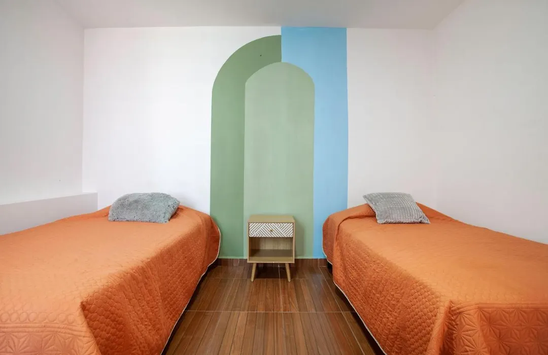 Casa con alberca privada y jardin-1