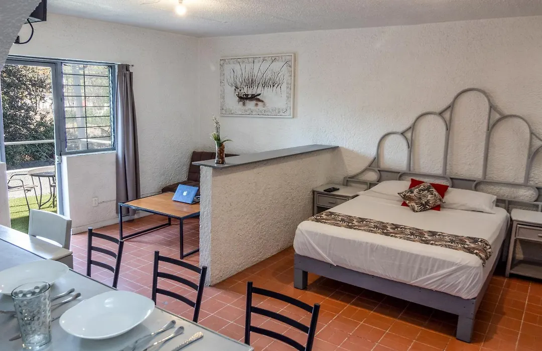 Suite para 4 con Terraza Privada, en el Corazón de Chapalita 11-1