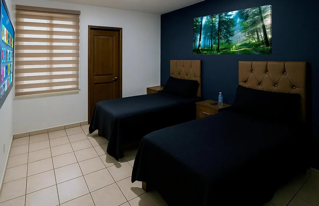 Casa Cómoda con Jacuzzi, Cochera, Terraza y Jardín-1