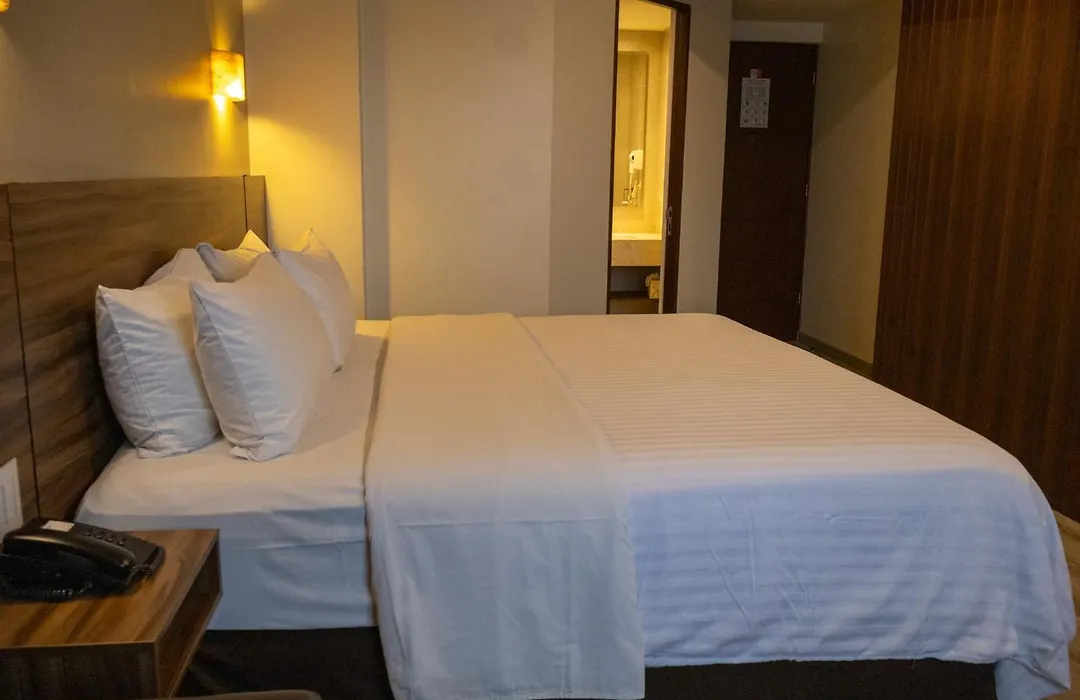Hotel Crown Victoria-1