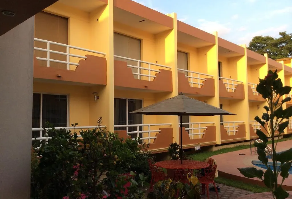 Hotel La Media Luna Inn-1