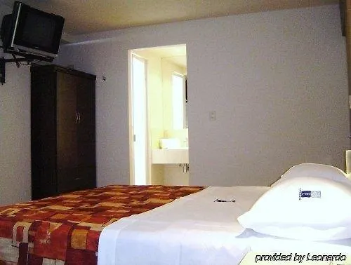 Hotel 402-1