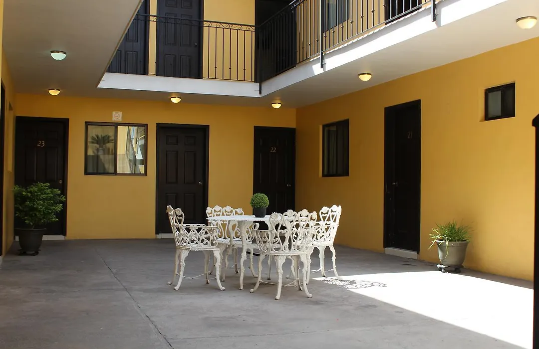 Flores Hills-1