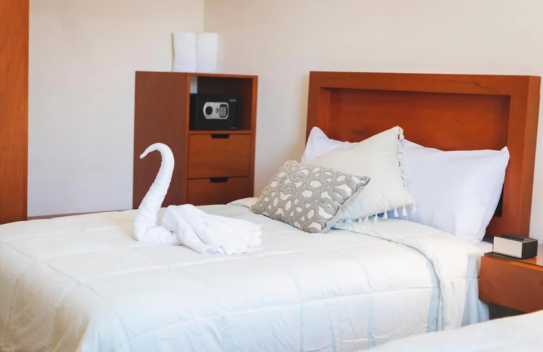 La Lola Hotel&Suites-1