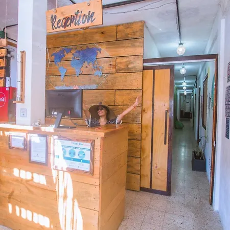 Straw Hat Hostel & Rooftop Bar-3