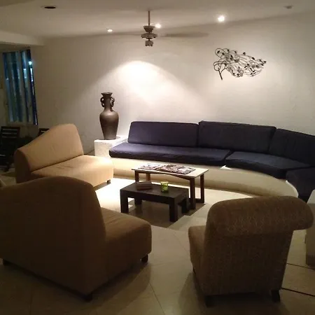 El Hotelito-2