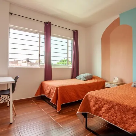 Casa con alberca privada y jardin-3