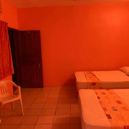 Habitación triple en hotel el almirante-3
