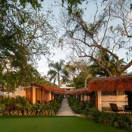 Casa Aakal Lagoon Front-3