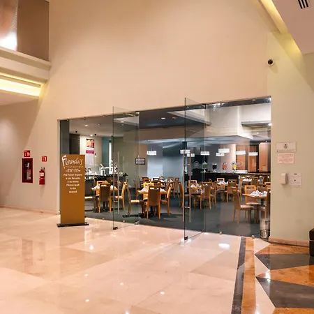 Crowne Plaza Monterrey Aeropuerto, an IHG Hotel-3