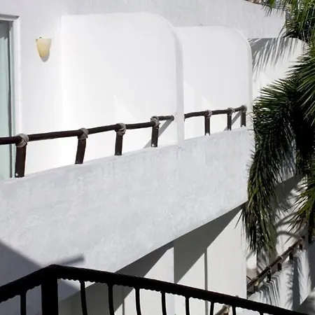 El Hotelito-3