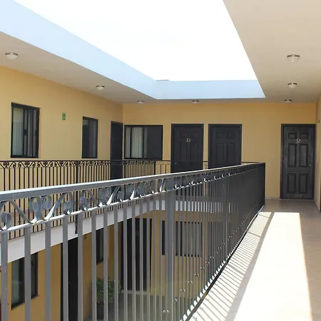 Flores Hills-3