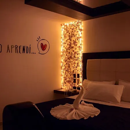 Love Motel-3