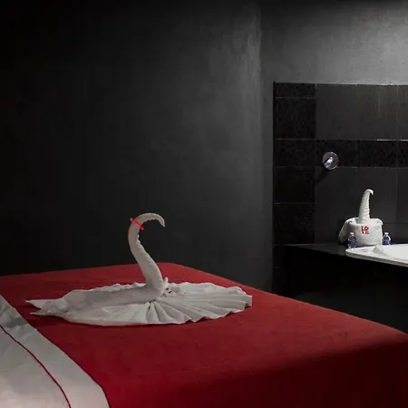 Love Motel-2