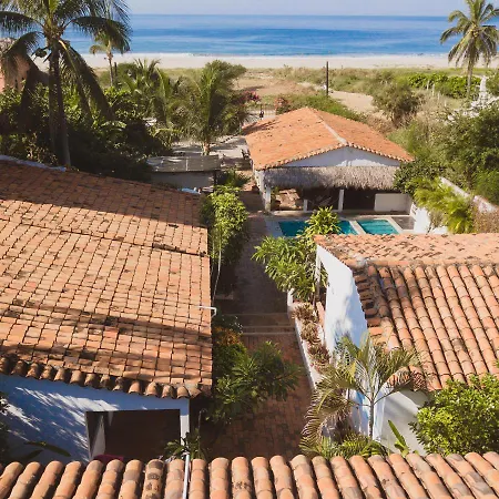 La Playita Beach House-2