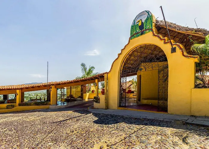 Plaza Tucanes