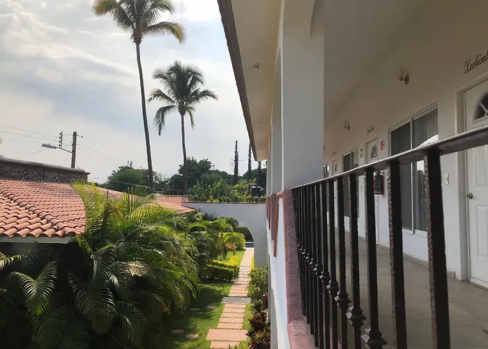 Hotel Sky & Palms