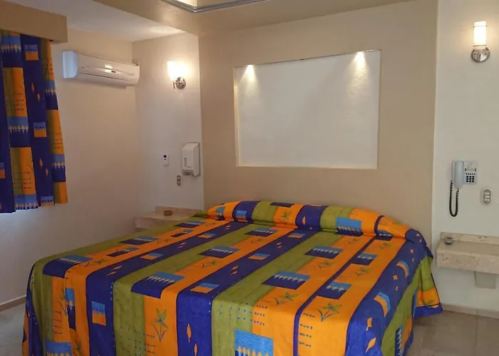 Motel Eden (Adults Only)