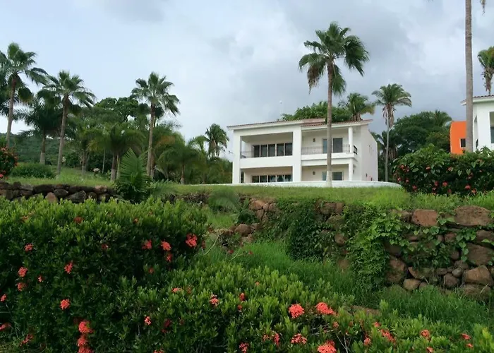Playa Limoncito Hills Fraccionamiento Vacacional Villas de 3 Recamaras&3 Banos con Alberca Privada o Alberca Compartida