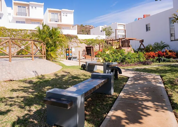 Casa En Privada Frente A La Playa Con Alberca!