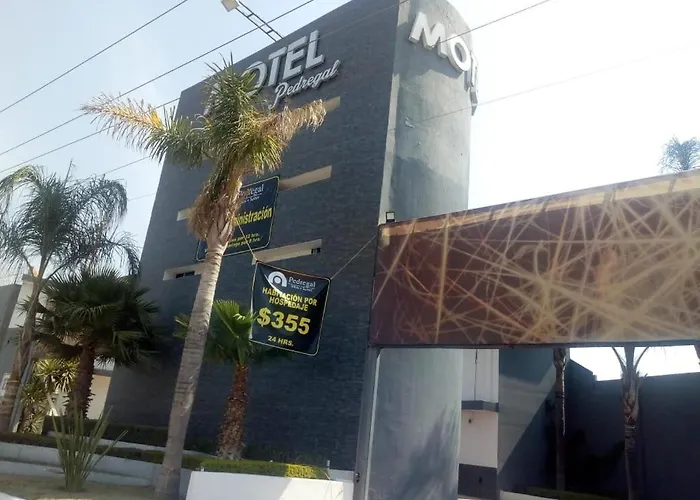 Motel Pedregal Suites San Juan del Río