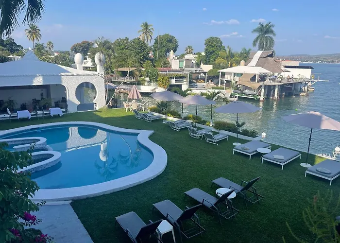 Marina Palace Teques