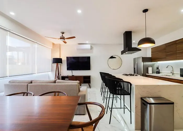 Torre Catalina. Ultra-Modern Versalles Getaway