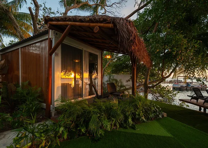 Casa Aakal Lagoon Front Bacalar