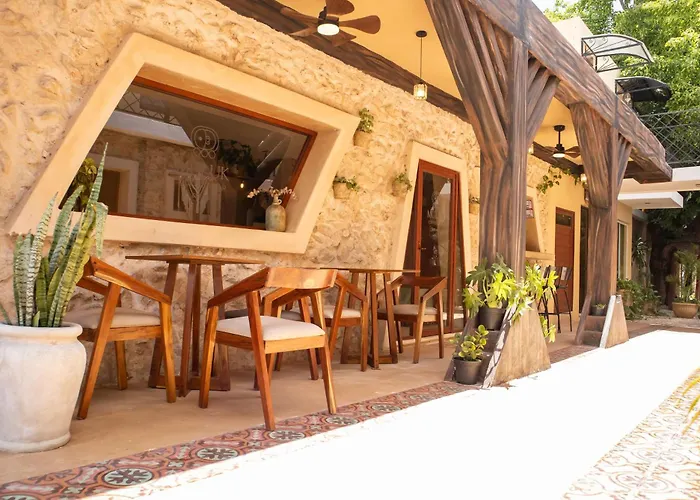 Tunich Naj & Hostal