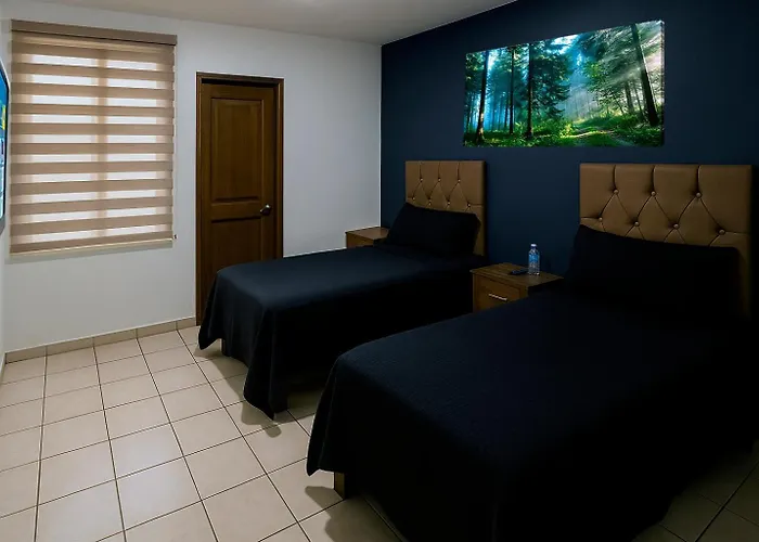 Casa Cómoda con Jacuzzi, Cochera, Terraza y Jardín Arandas