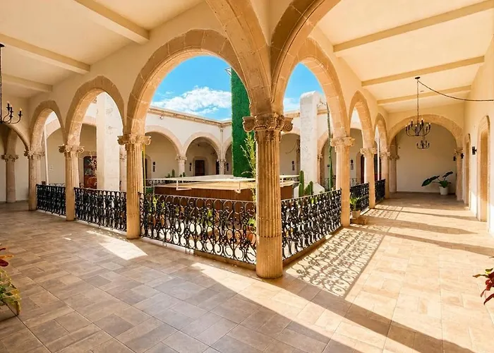 Palacio De Las Rosas