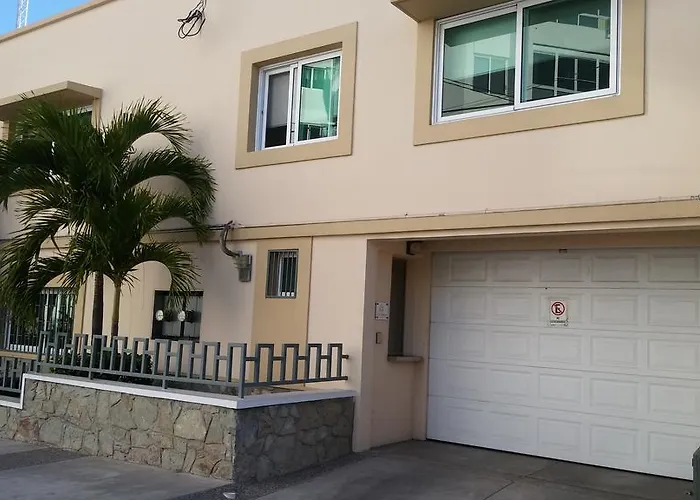 Los Pinos Casa-Habitacion