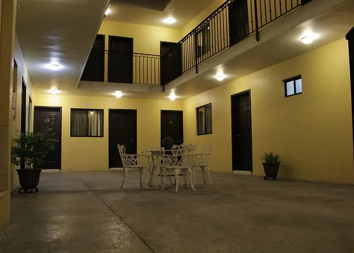 Flores Hills