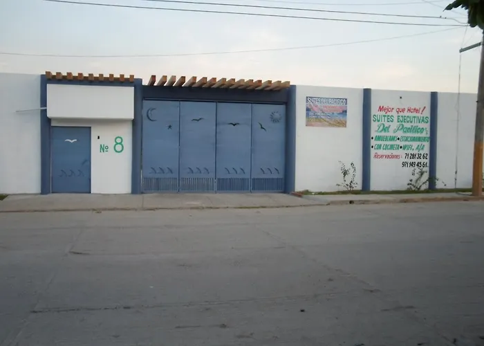 Y Suites Del Paci­fico