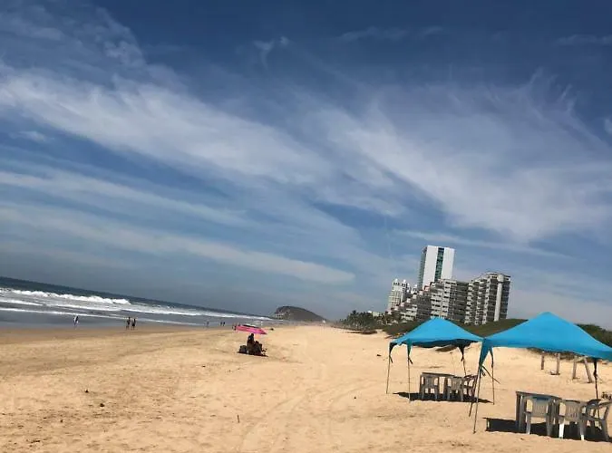 Casa En Privada Frente A La Playa Con Alberca!